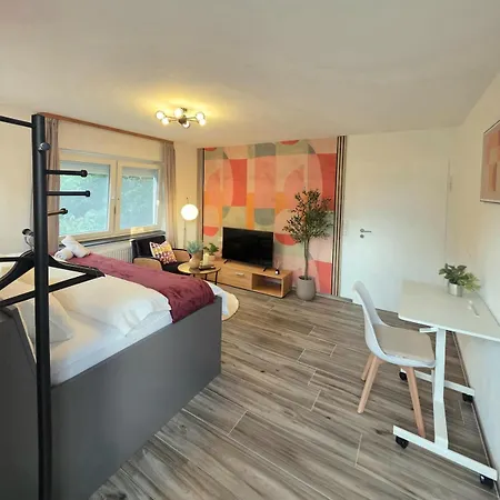 Modern Boutique With Private Entrance And Parking Lejlighed